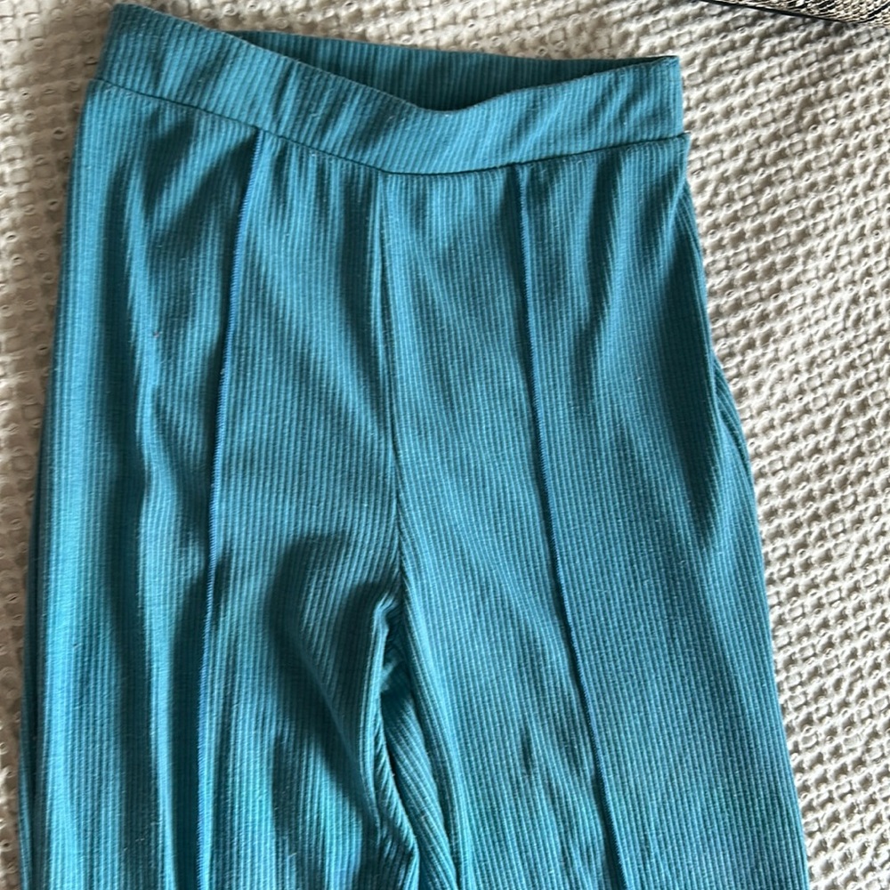 Blue/teal pants, ribbed, slightly flared, very flattering/formfitting, highwaist